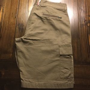 Men’s Under Armour Cargo Shorts - Size 34 waist